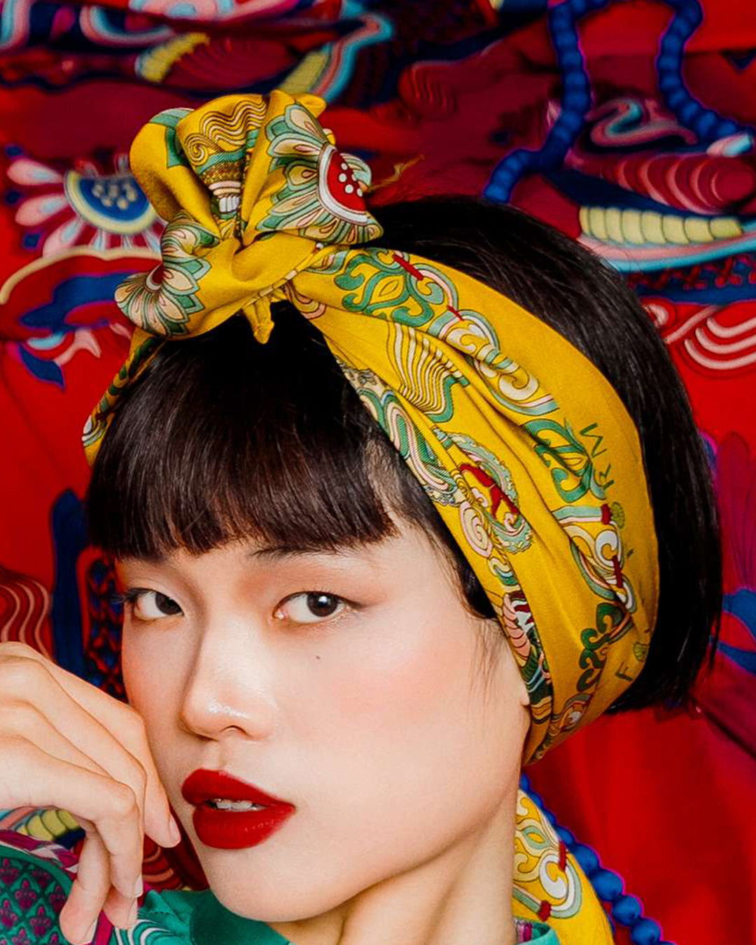 Khăn Lụa Vuông Mây Hoạ Long Ân / Vàng / Quà Tặng Cao Cấp