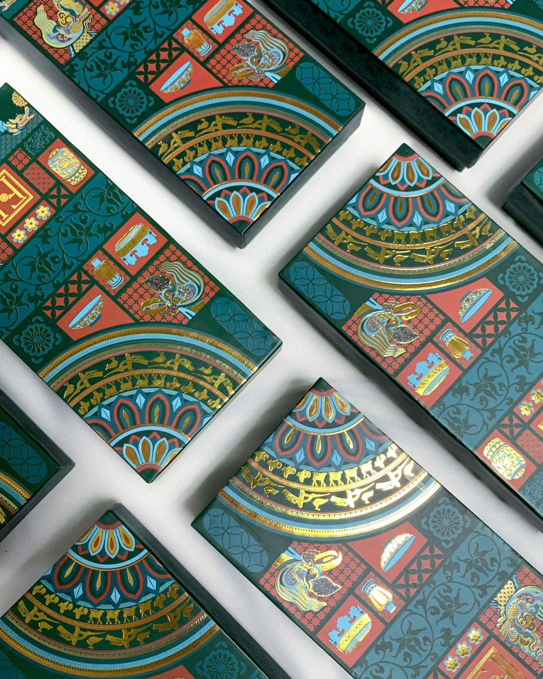 Quà Tặng Cao Cấp / Khăn Lụa Vuông Mây Hoạ Long Ân / Xanh Lá Đậm