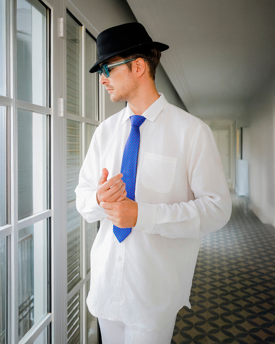 Cà Vạt Gấm Hoa Văn Chấm Bi / Xanh Lam & Đỏ / Bản 8cm