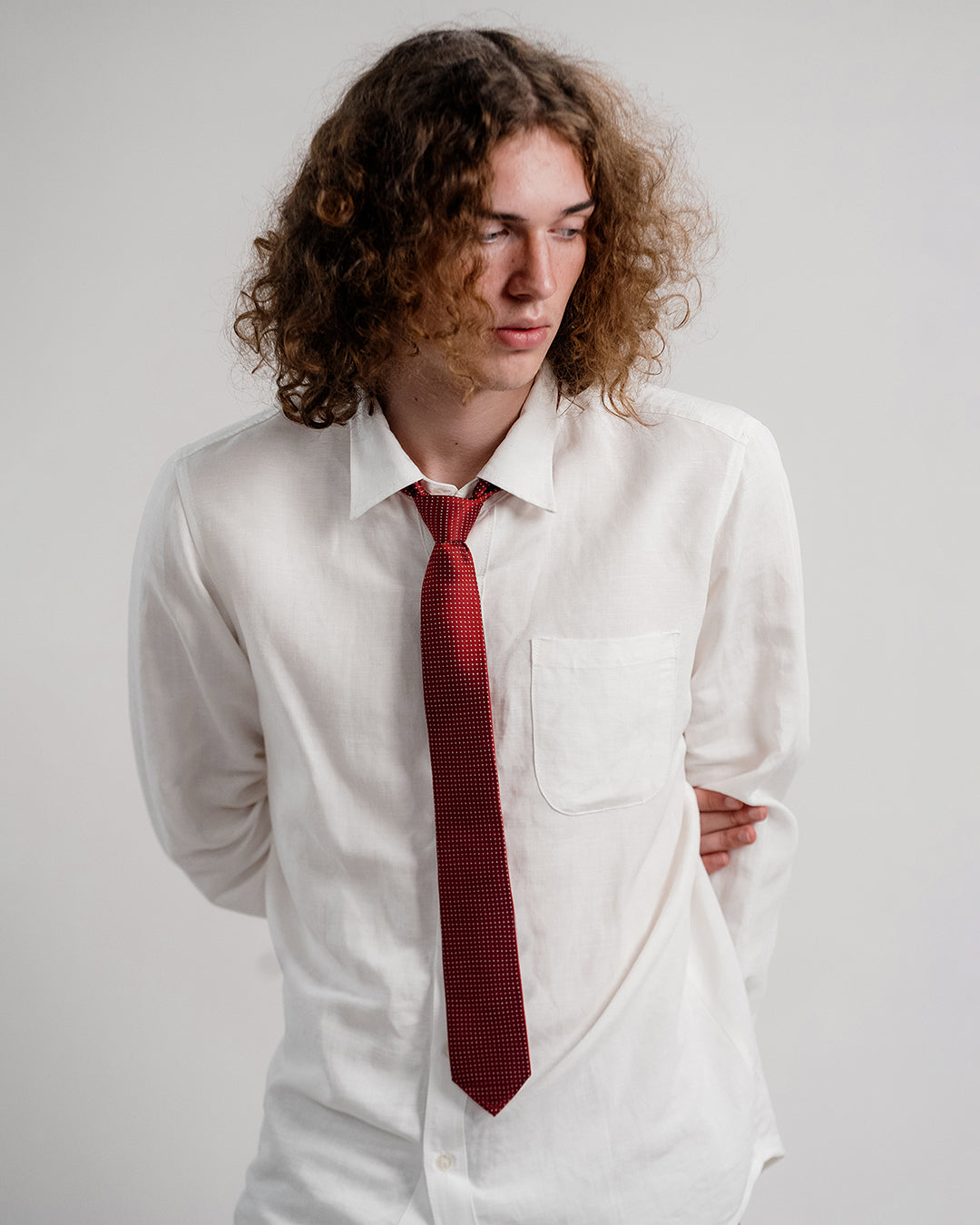 Cà Vạt Gấm Hoa Văn Chấm Hạt / Đỏ / Bản 6cm