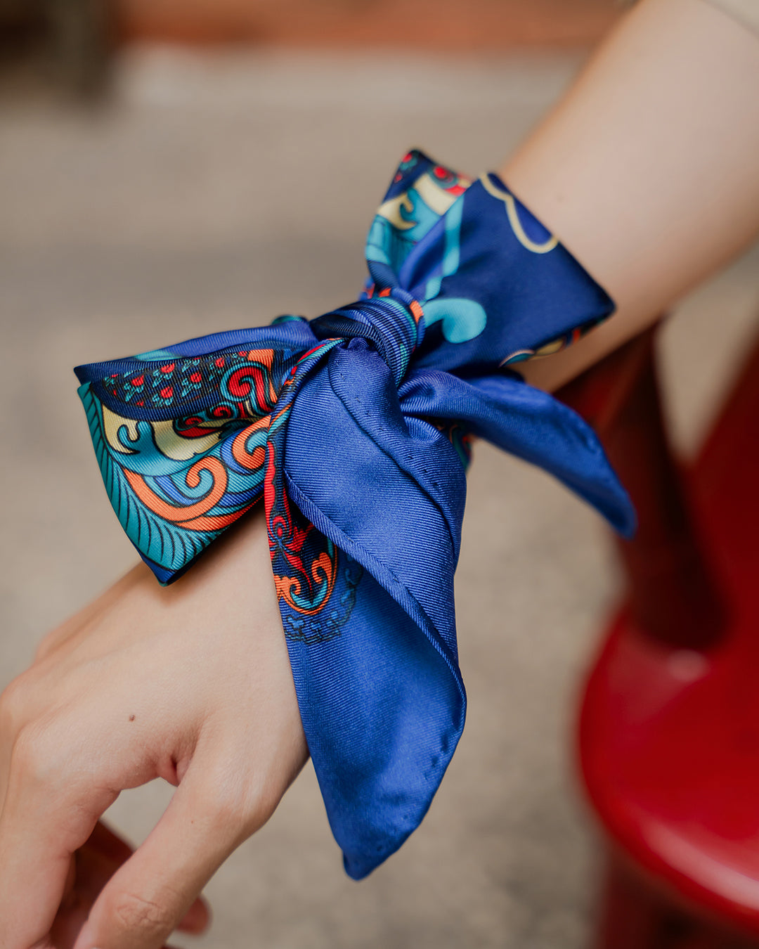 Khăn Lụa Vuông Hương Vân Long Mộng / Xanh Lam Đậm