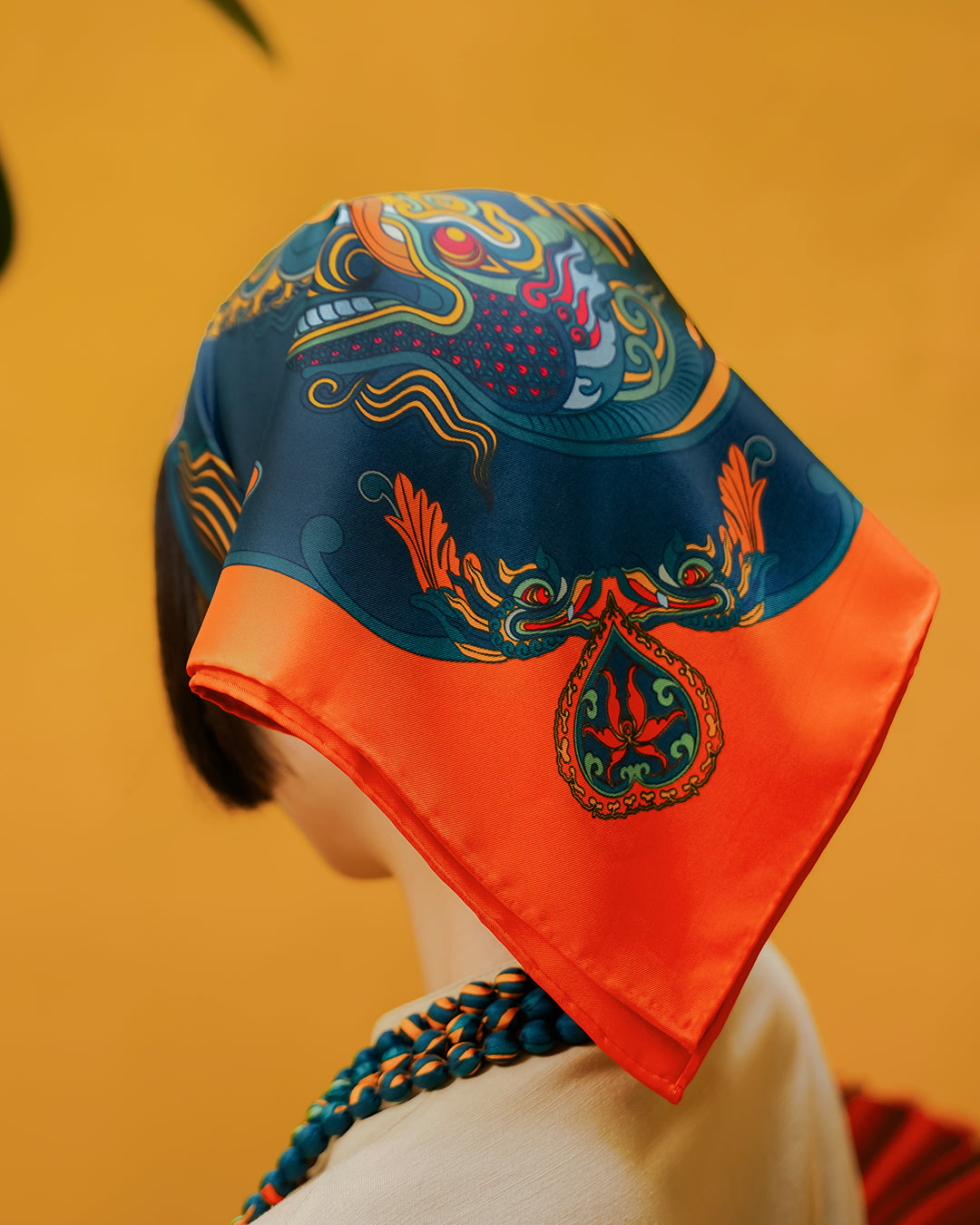 Khăn Lụa Hương Vân Long Mộng / Xanh Lá & Da Cam / 65x65