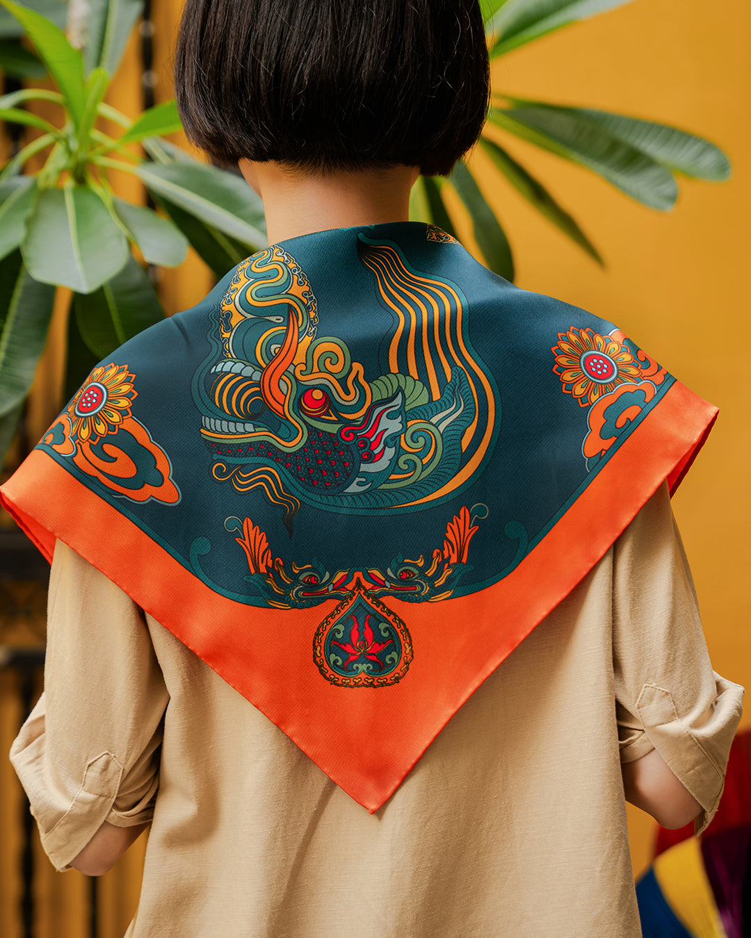 Khăn Lụa Hương Vân Long Mộng / Xanh Lá & Da Cam / Quà Tặng Cao Cấp