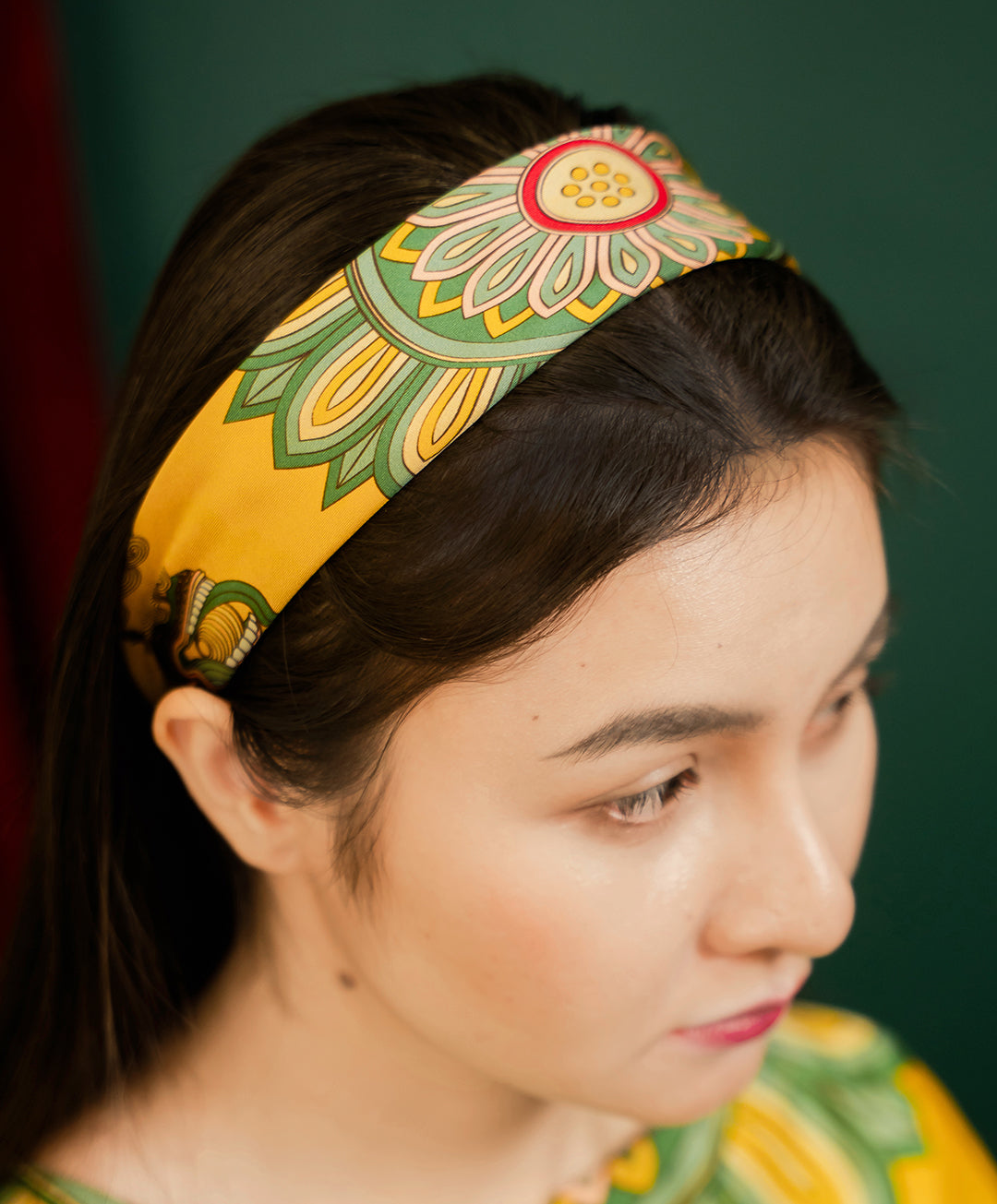 Khăn Lụa Vuông Mây Hoạ Long Ân / Vàng / Quà Tặng Cao Cấp