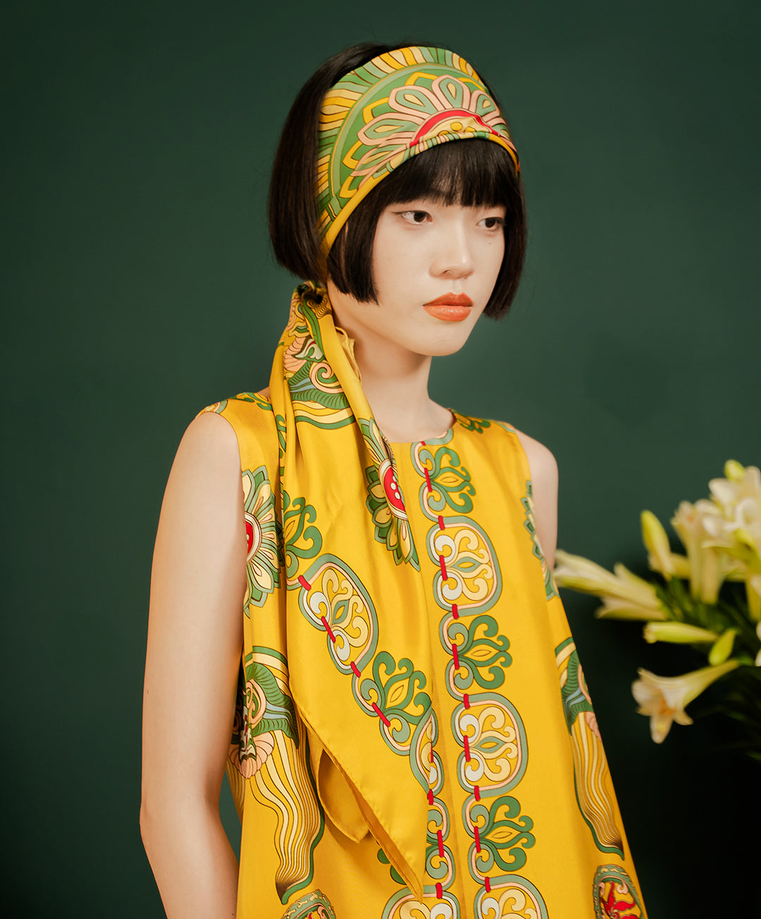 Khăn Lụa Vuông Mây Hoạ Long Ân / Vàng / Quà Tặng Cao Cấp