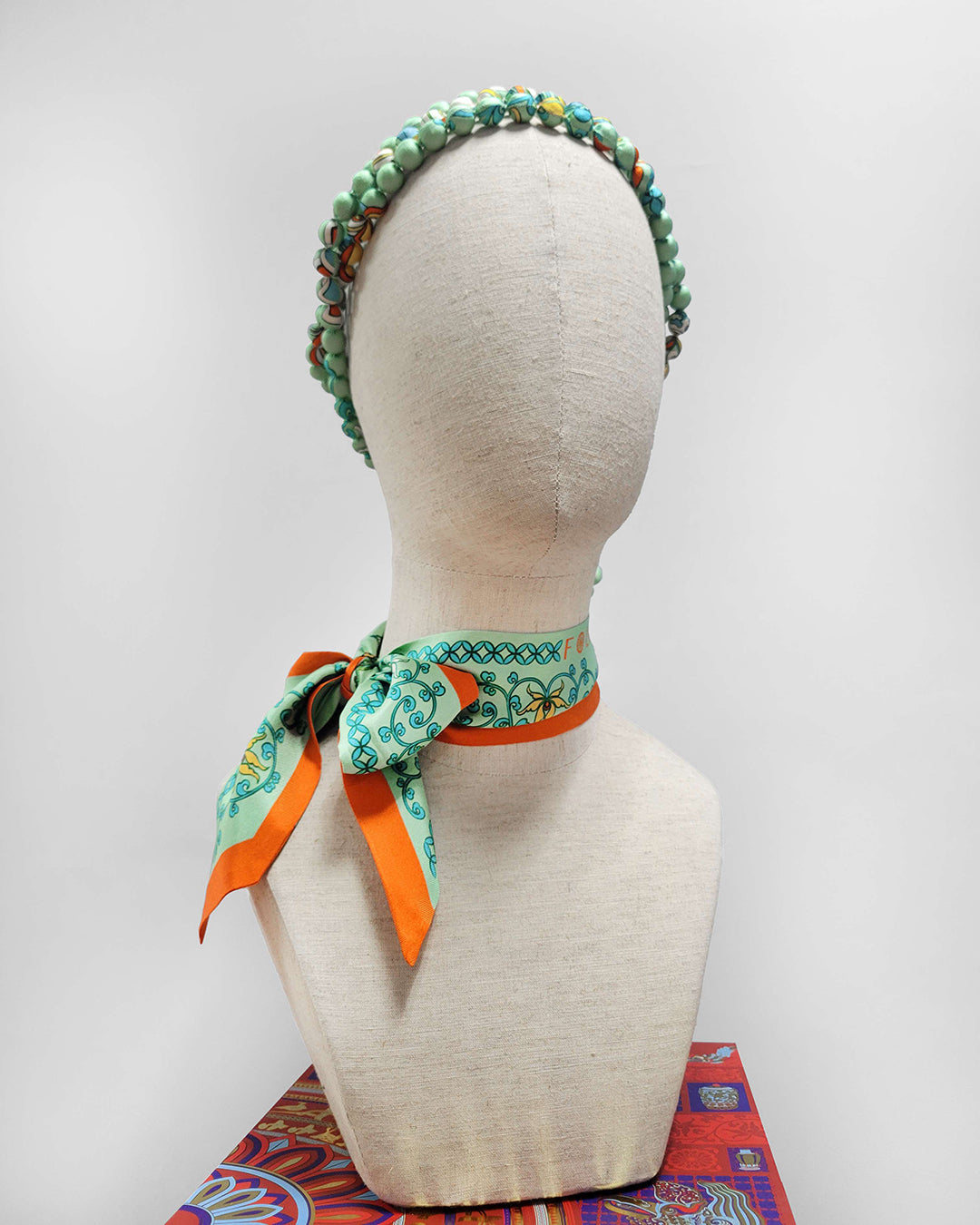 Vòng Hạt Bọc Lụa In Hoạ Tiết / Xanh Lá Nhạt / 110cm