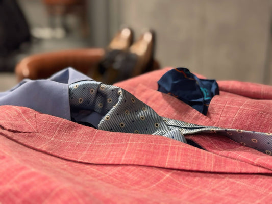 Khăn Cài Túi Áo Vest (Pocket Square): Nghệ Thuật Tinh Tế Của Quý Ông Sành Điệu