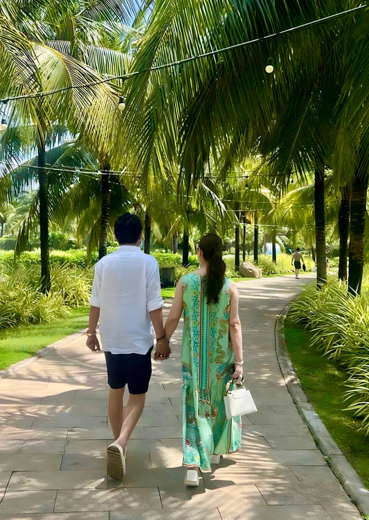 Váy Lụa Tơ Tằm Cao Cấp: Khi Thời Trang Trở Thành Tác Phẩm Nghệ Thuật Giữa Không Gian Nghỉ Dưỡng