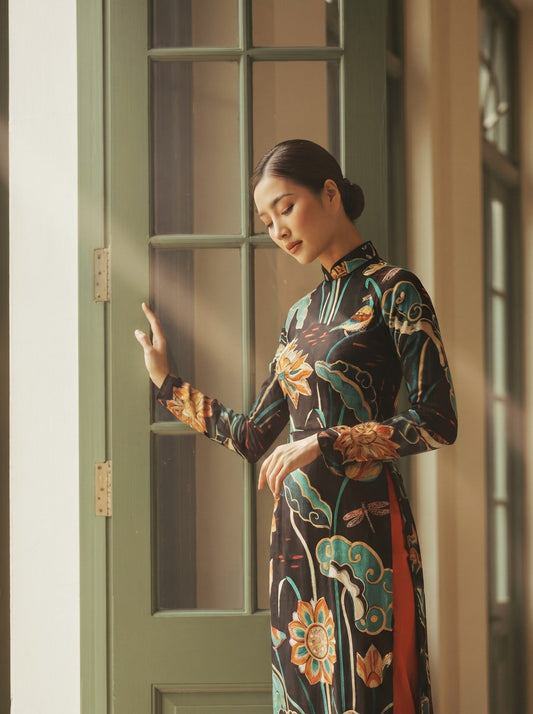 Áo Dài Lụa Tơ Tằm Cao Cấp: Ngôn Ngữ Của Quyền Lực Mềm Và Khí Chất Phụ Nữ Hiện Đại