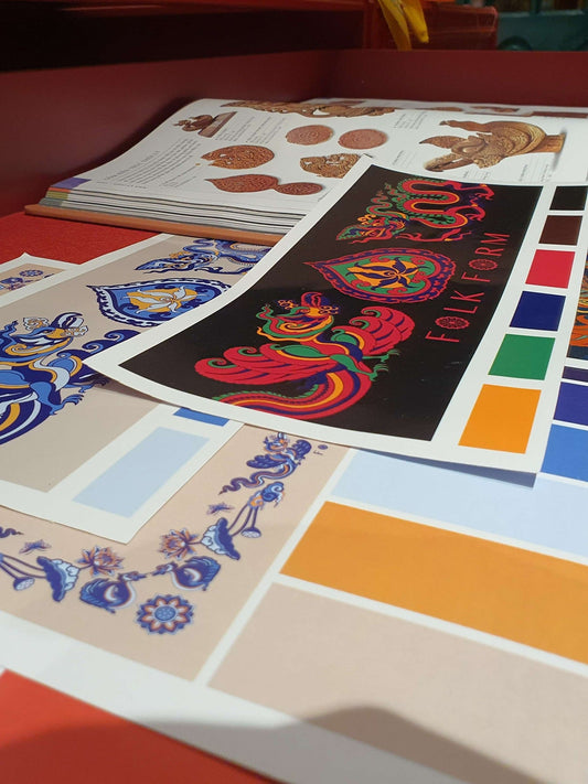 Từ Thước Lụa Vuông Đến Tà Xiêm Y: Khi Di Sản Thức Giấc Giữa Nhịp Sống Đương Đại