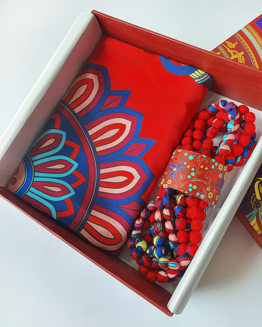 Quà Tặng Cao Cấp Tinh Hoa / Khăn Lụa Vuông Hương Vân Long Mộng / Đỏ