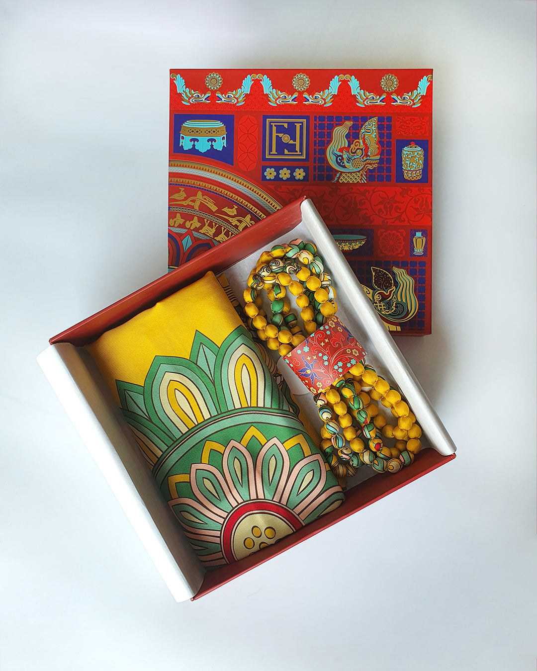 Quà Tặng Cao Cấp / Khăn Lụa Vuông Mây Hoạ Long Ân / Vàng