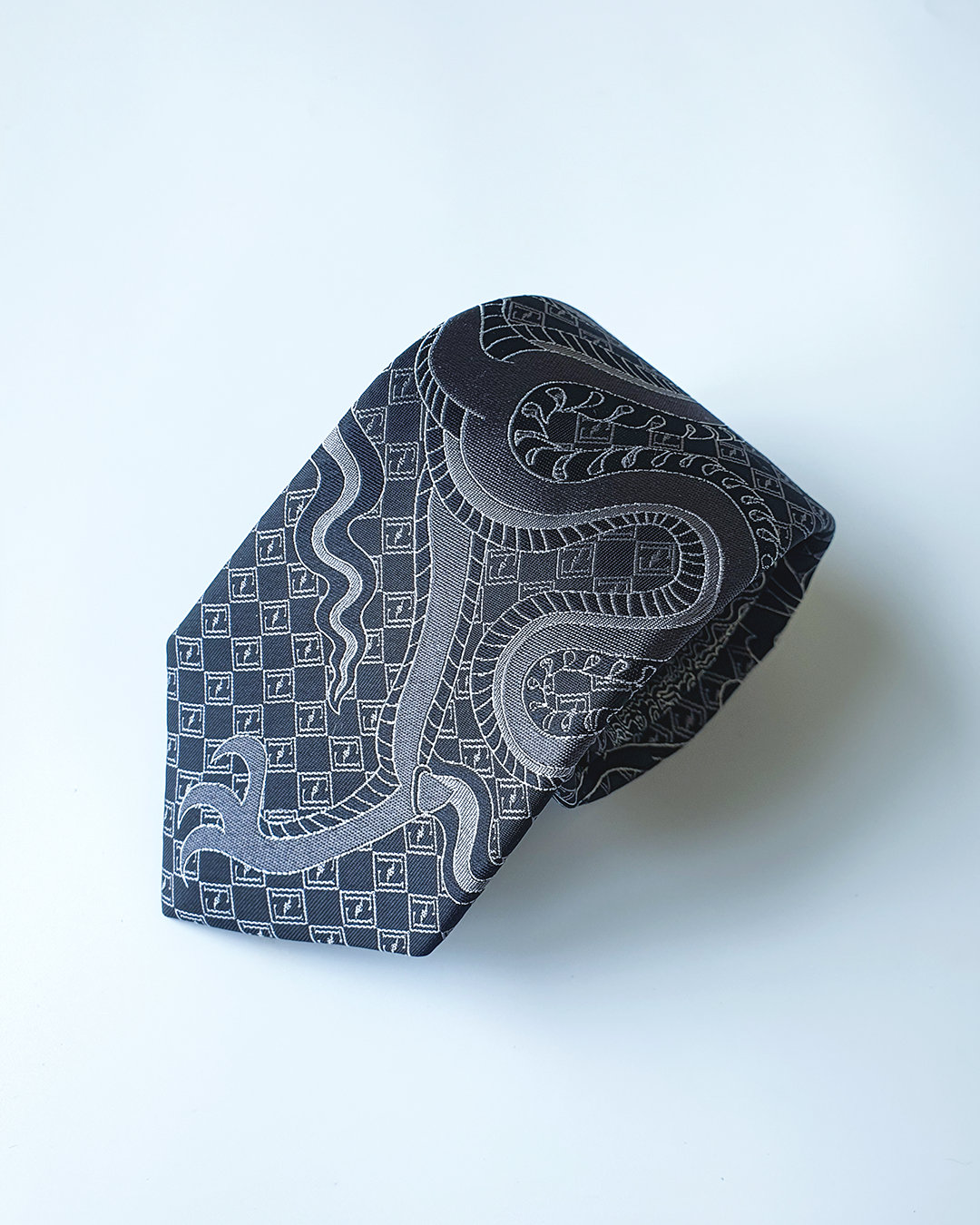 Quà Tặng Cao Cấp / Cà Vạt Lụa Gấm Hoa Văn Hắc Long / 8cm x 145cm