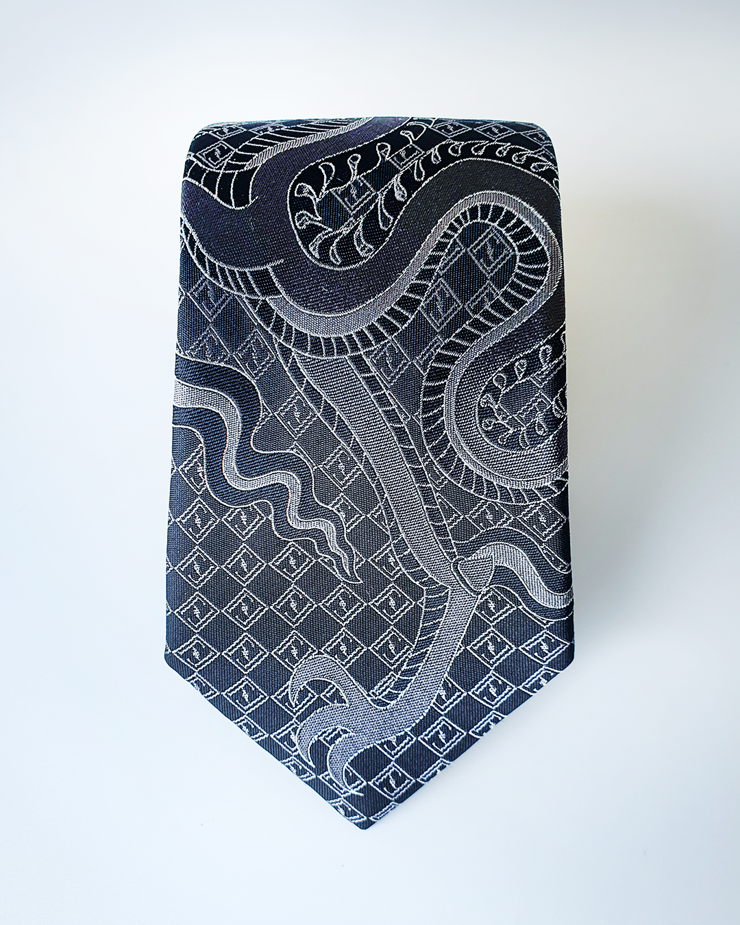 Quà Tặng Cao Cấp / Cà Vạt Lụa Gấm Hoa Văn Hắc Long / 8cm x 145cm