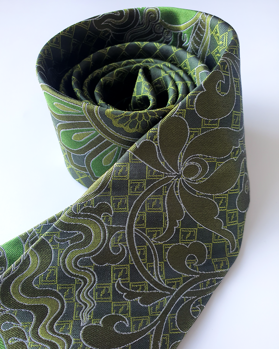 Quà Tặng Cao Cấp / Cà Vạt Lụa Gấm Hoa Văn Lục Long / 8cm x 145cm