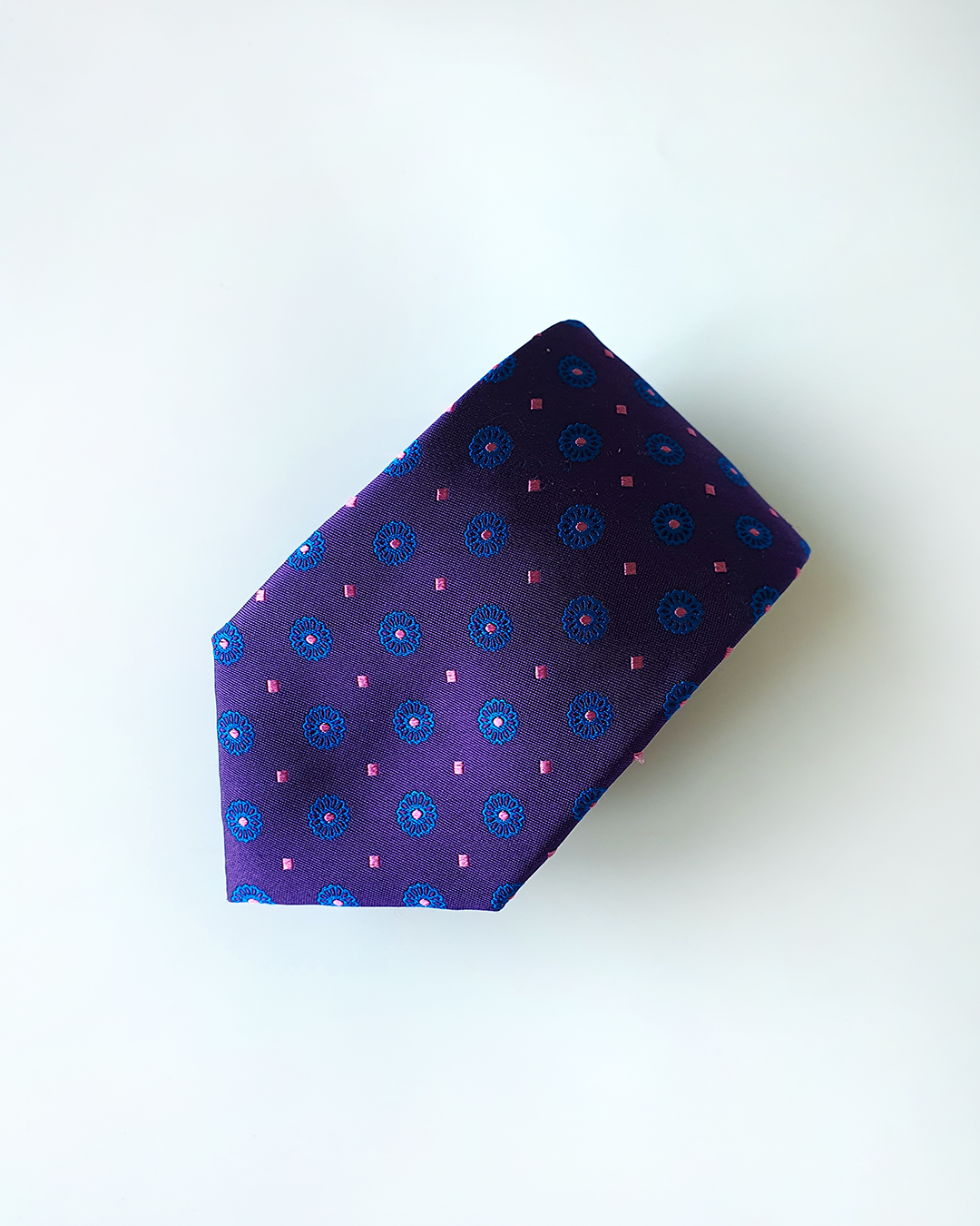 Quà Tặng Cao Cấp / Cà Vạt Lụa Gấm Hoa Văn Tử Liên Kèm Đôi Khuy Măng Sét / 8cm x 145cm