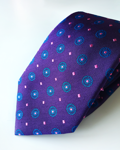 Quà Tặng Cao Cấp / Cà Vạt Lụa Gấm Hoa Văn Tử Liên Kèm Đôi Khuy Măng Sét / 8cm x 145cm