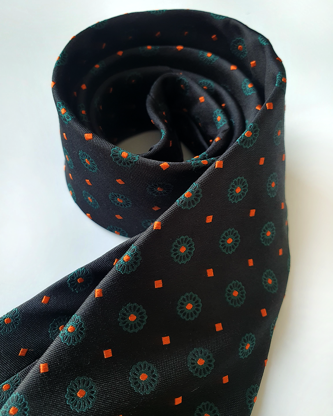 Cà Vạt Lụa Gấm Hoa Văn Huyền Ngọc Kèm Đôi Khuy Măng Sét / 8cm x 145cm