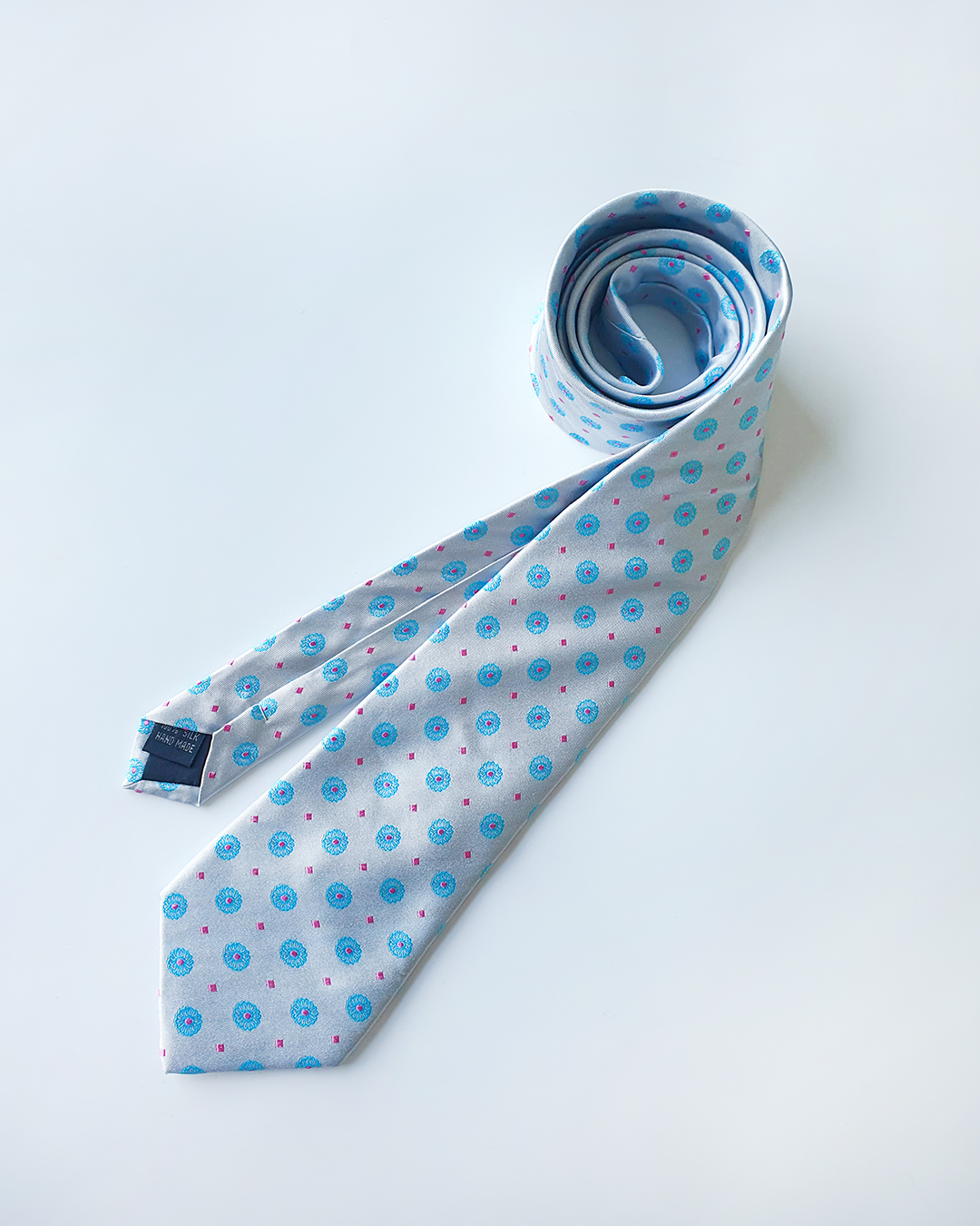 Quà Tặng Cao Cấp / Cà Vạt Lụa Gấm Hoa Văn Bạch Ngọc Kèm Đôi Khuy Măng Sét / 8cm x 145cm