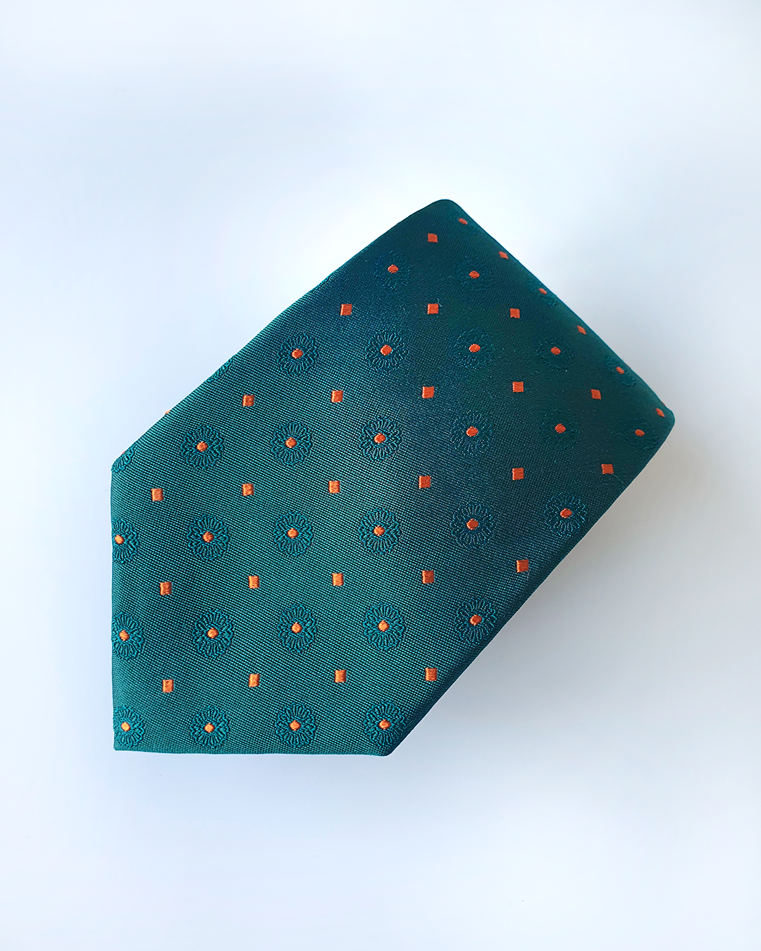 Quà Tặng Cao Cấp / Cà Vạt Lụa Gấm Hoa Văn Lục Bảo Kèm Đôi Khuy Măng Sét / 8cm x 145cm