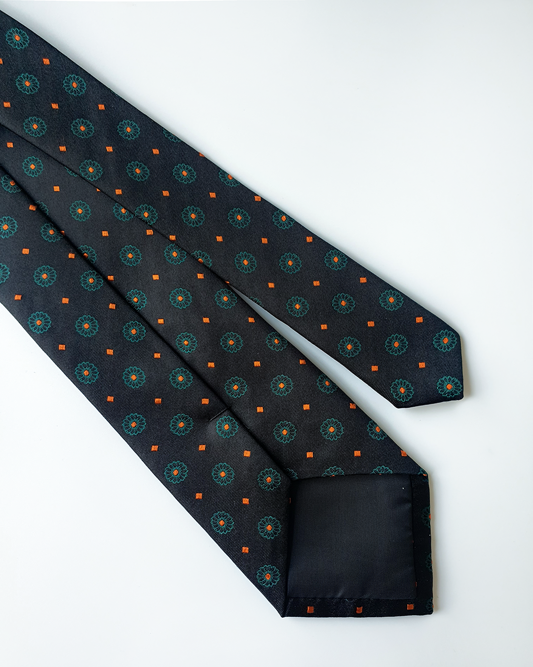 Cà Vạt Lụa Gấm Hoa Văn Huyền Ngọc Kèm Đôi Khuy Măng Sét / 8cm x 145cm