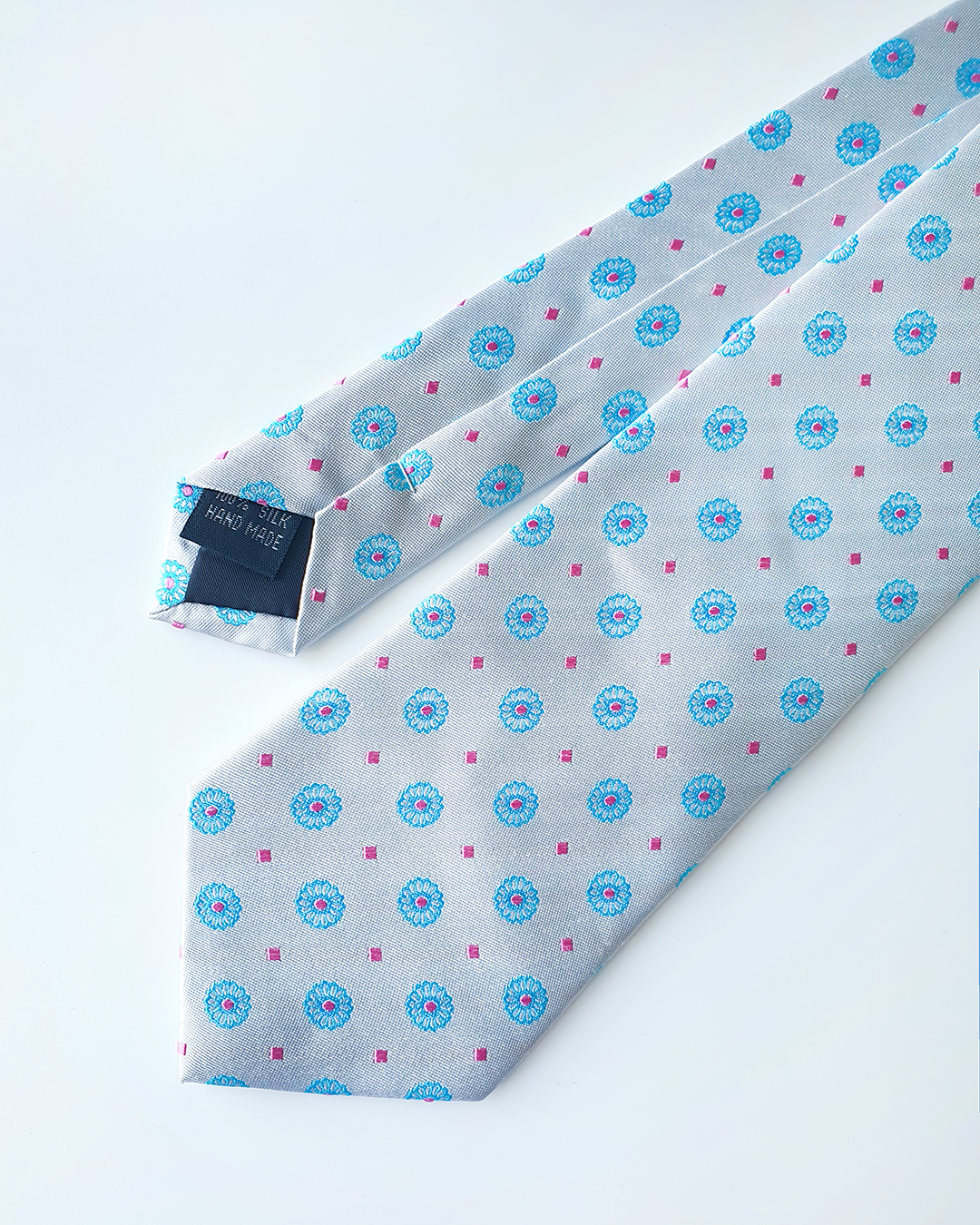 Quà Tặng Cao Cấp / Cà Vạt Lụa Gấm Hoa Văn Bạch Ngọc Kèm Đôi Khuy Măng Sét / 8cm x 145cm