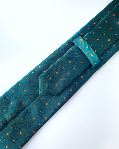 Quà Tặng Cao Cấp / Cà Vạt Lụa Gấm Hoa Văn Lục Bảo Kèm Đôi Khuy Măng Sét / 8cm x 145cm