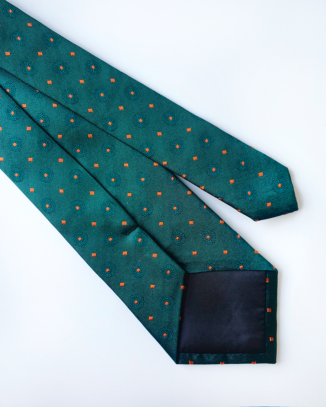 Quà Tặng Cao Cấp / Cà Vạt Lụa Gấm Hoa Văn Lục Bảo Kèm Đôi Khuy Măng Sét / 8cm x 145cm