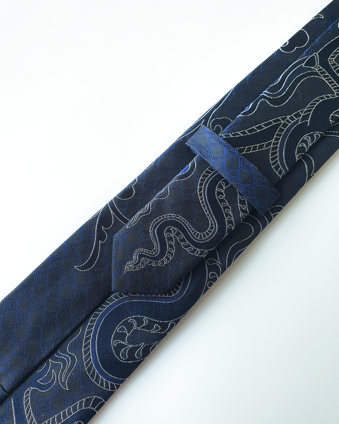 Quà Tặng Cao Cấp / Cà Vạt Lụa Gấm Hoa Văn Thanh Long / 8cm x 145cm