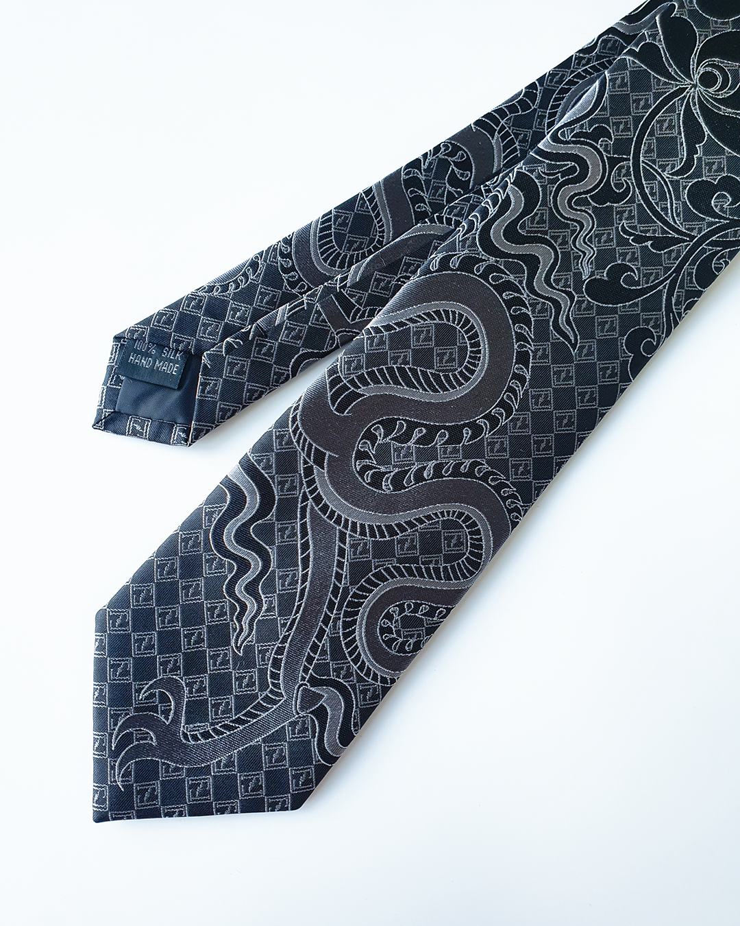Quà Tặng Cao Cấp / Cà Vạt Lụa Gấm Hoa Văn Hắc Long / 8cm x 145cm