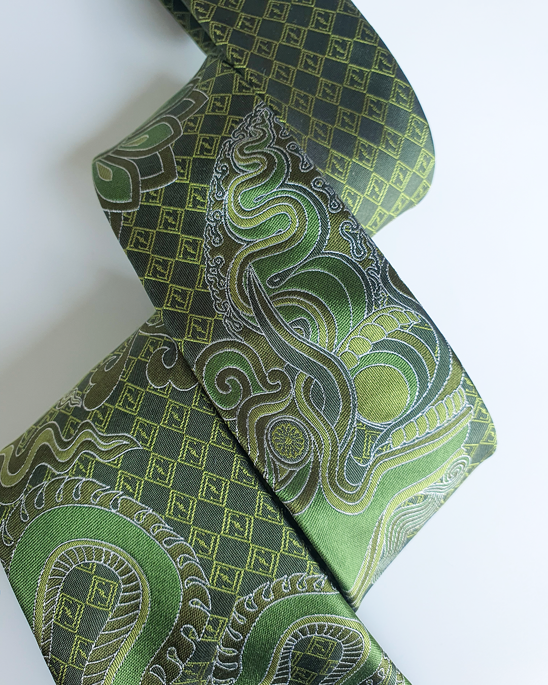 Quà Tặng Cao Cấp / Cà Vạt Lụa Gấm Hoa Văn Lục Long / 8cm x 145cm