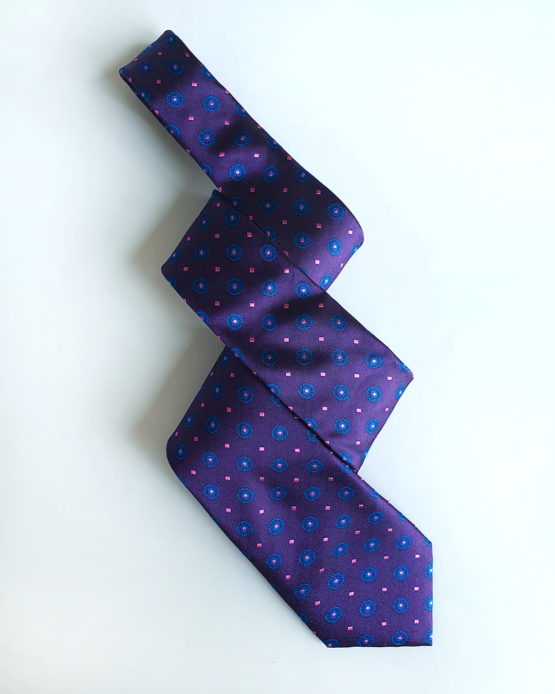 Quà Tặng Cao Cấp / Cà Vạt Lụa Gấm Hoa Văn Tử Liên Kèm Đôi Khuy Măng Sét / 8cm x 145cm