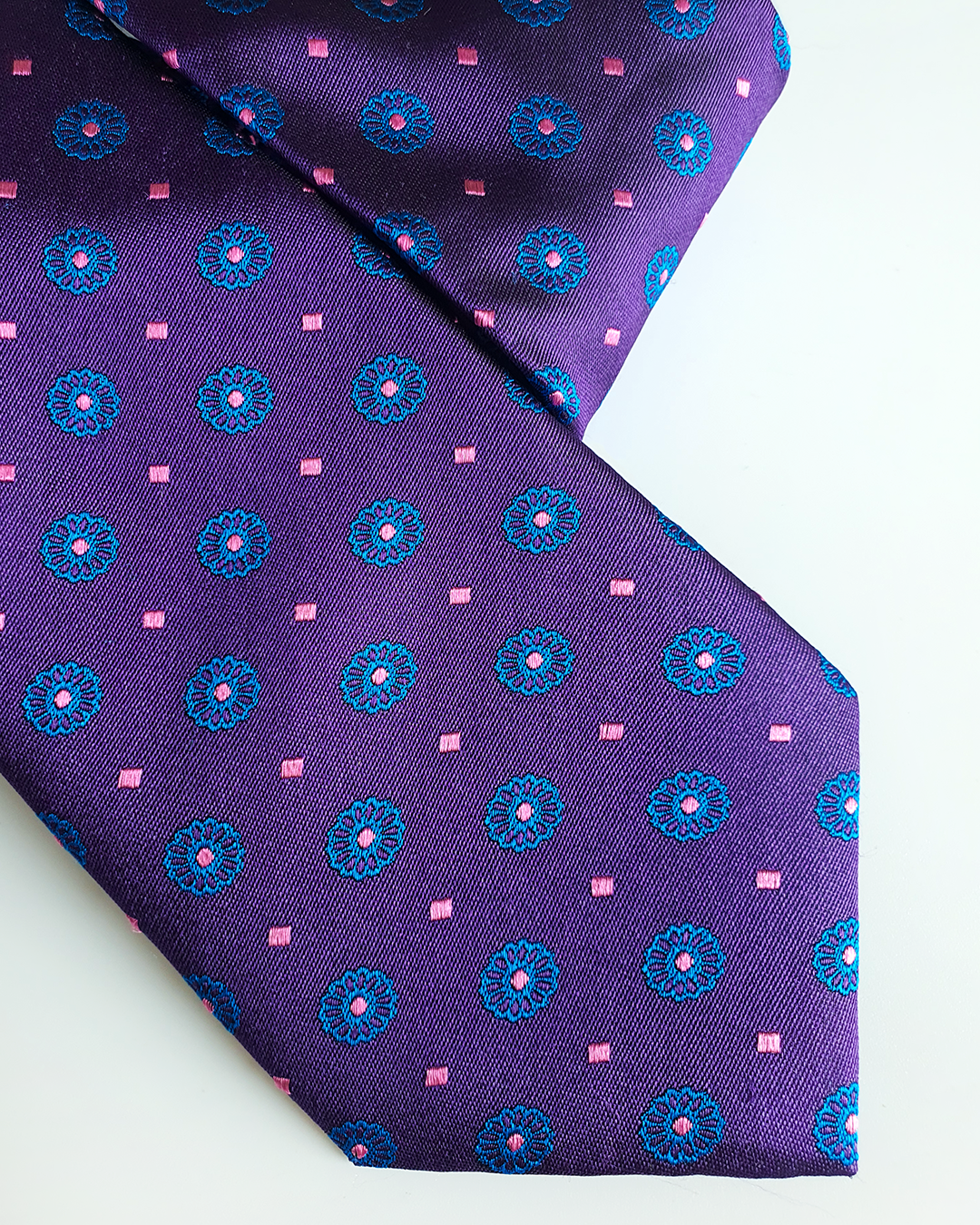 Quà Tặng Cao Cấp / Cà Vạt Lụa Gấm Hoa Văn Tử Liên Kèm Đôi Khuy Măng Sét / 8cm x 145cm