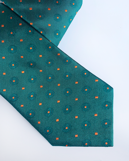 Quà Tặng Cao Cấp / Cà Vạt Lụa Gấm Hoa Văn Lục Bảo Kèm Đôi Khuy Măng Sét / 8cm x 145cm