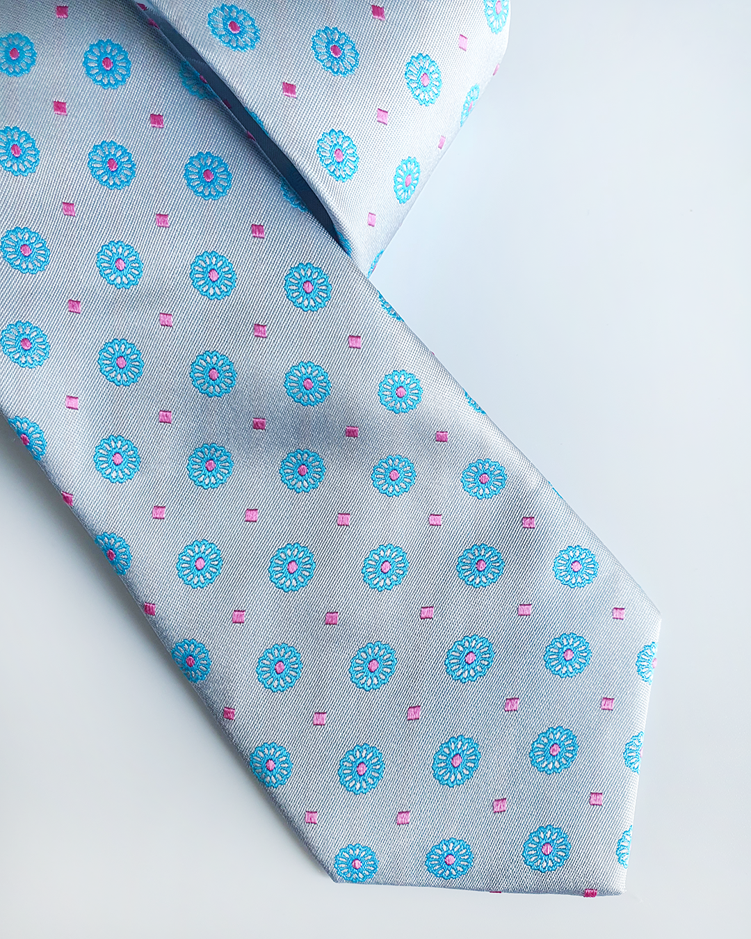 Quà Tặng Cao Cấp / Cà Vạt Lụa Gấm Hoa Văn Bạch Ngọc Kèm Đôi Khuy Măng Sét / 8cm x 145cm