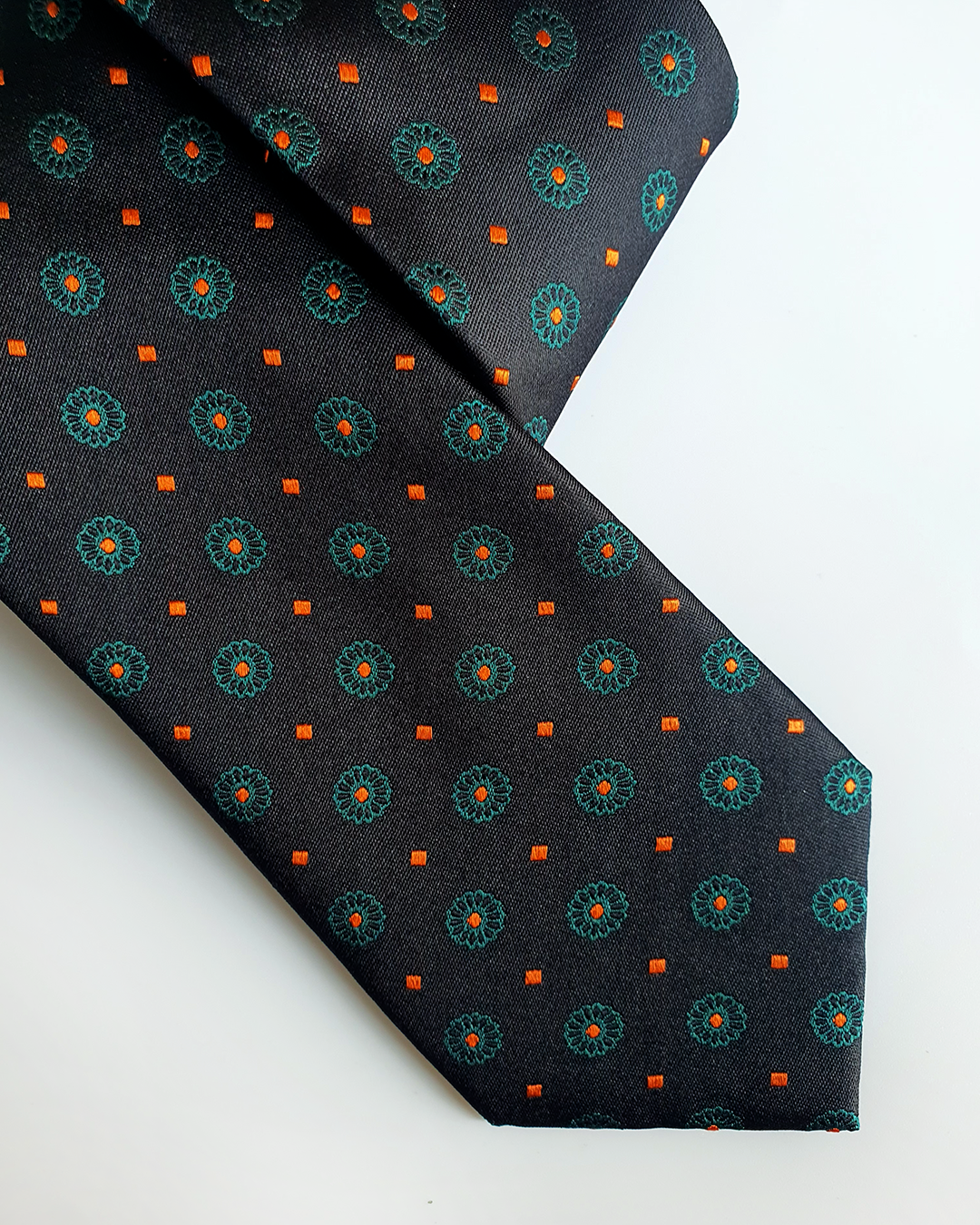 Cà Vạt Lụa Gấm Hoa Văn Huyền Ngọc Kèm Đôi Khuy Măng Sét / 8cm x 145cm