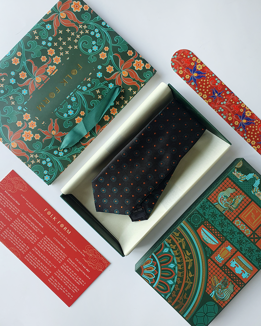 Cà Vạt Lụa Gấm Hoa Văn Huyền Ngọc Kèm Đôi Khuy Măng Sét / 8cm x 145cm