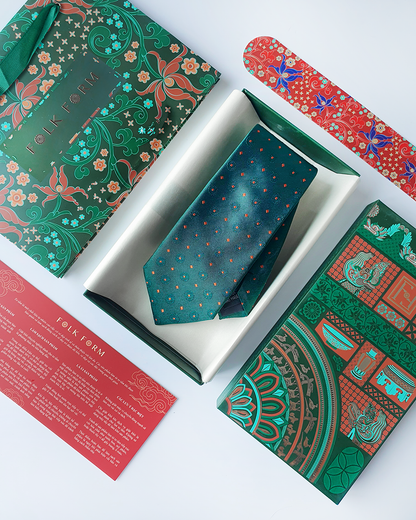 Quà Tặng Cao Cấp / Cà Vạt Lụa Gấm Hoa Văn Lục Bảo Kèm Đôi Khuy Măng Sét / 8cm x 145cm