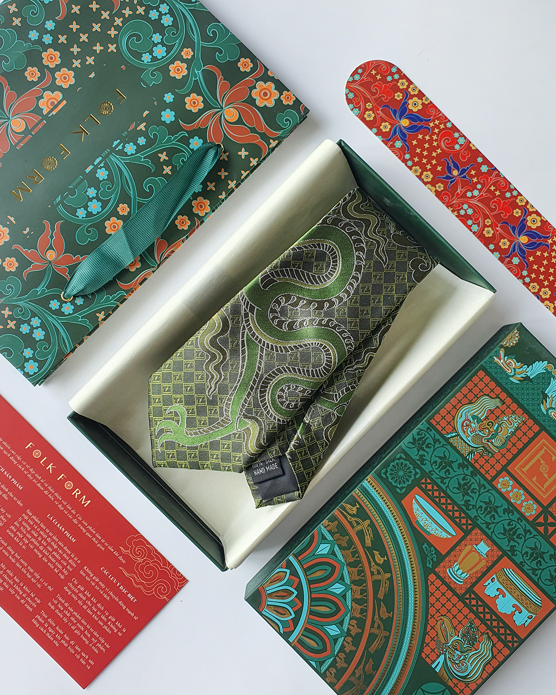 Quà Tặng Cao Cấp / Cà Vạt Lụa Gấm Hoa Văn Lục Long / 8cm x 145cm