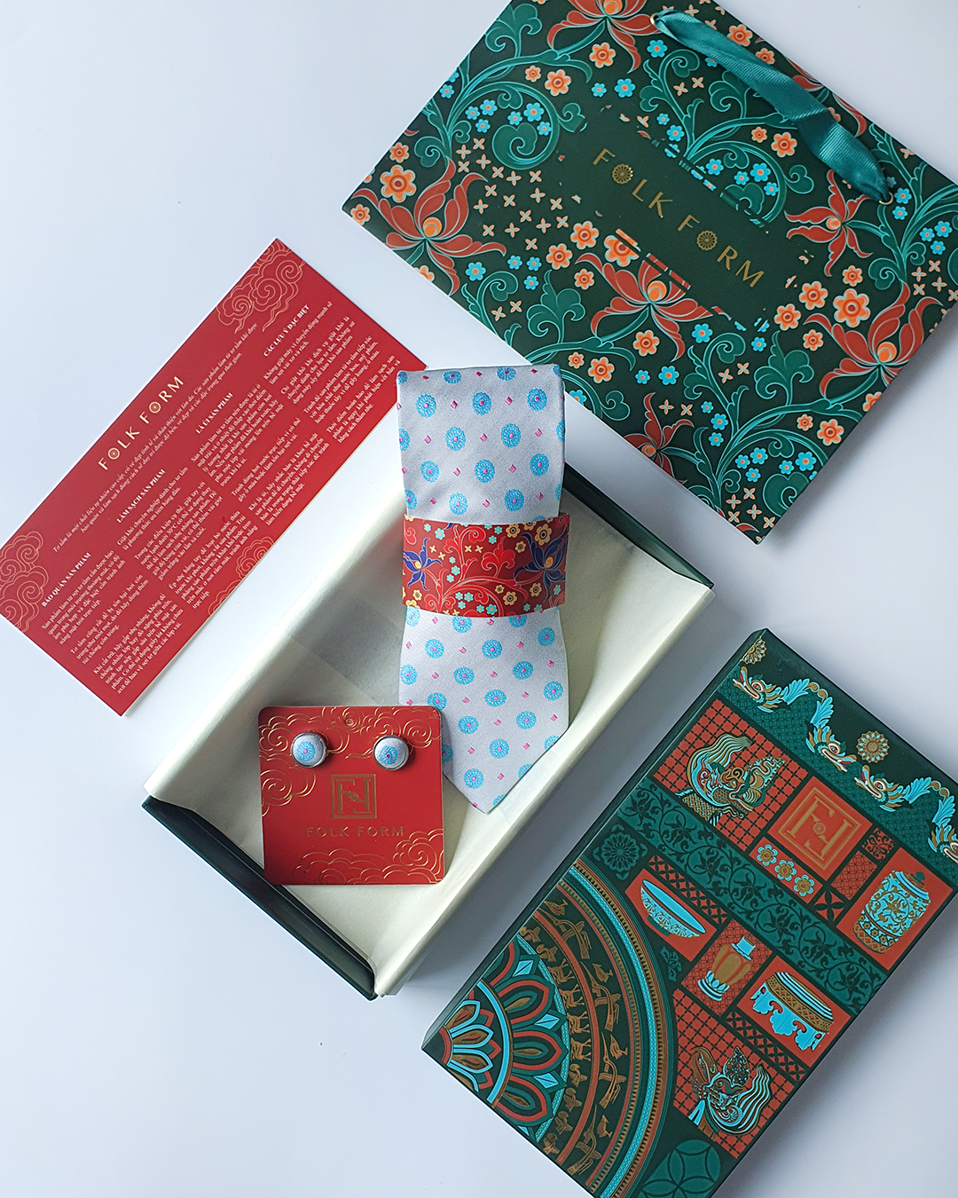 Quà Tặng Cao Cấp / Cà Vạt Lụa Gấm Hoa Văn Bạch Ngọc Kèm Đôi Khuy Măng Sét / 8cm x 145cm