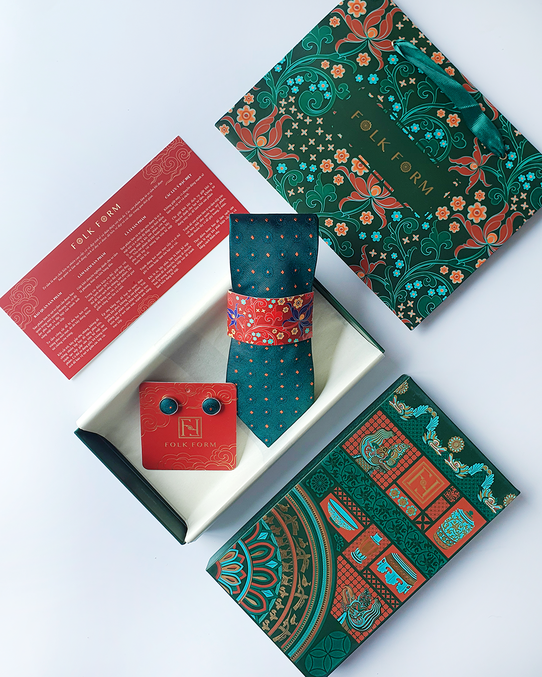 Quà Tặng Cao Cấp / Cà Vạt Lụa Gấm Hoa Văn Lục Bảo Kèm Đôi Khuy Măng Sét / 8cm x 145cm