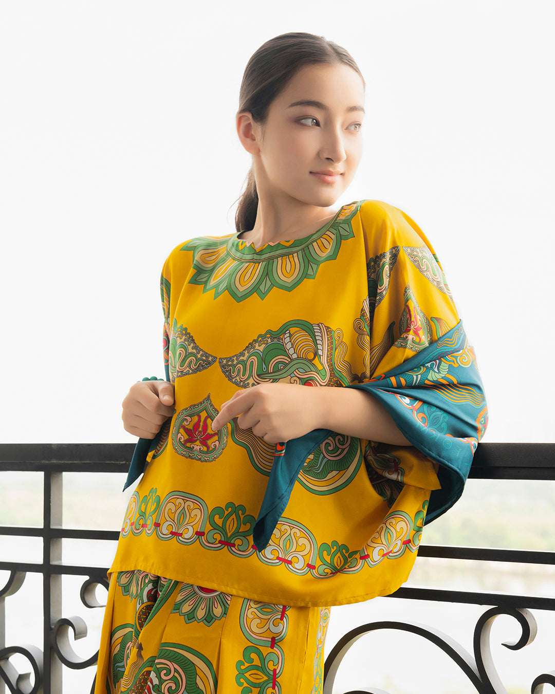 Áo Cánh Dơi Lụa Thập Niên 1940 / Hoạ tiết Mây Hoạ Long Ân Vàng