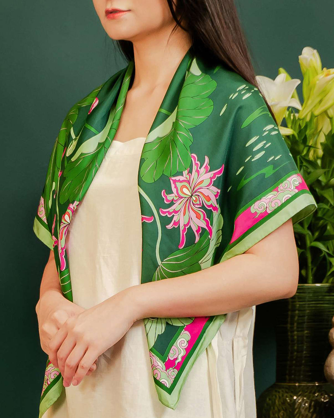 Khăn Lụa Uyên Ương Liên Hạ / Xanh Lá & Hồng / 90x90cm / 36x36in