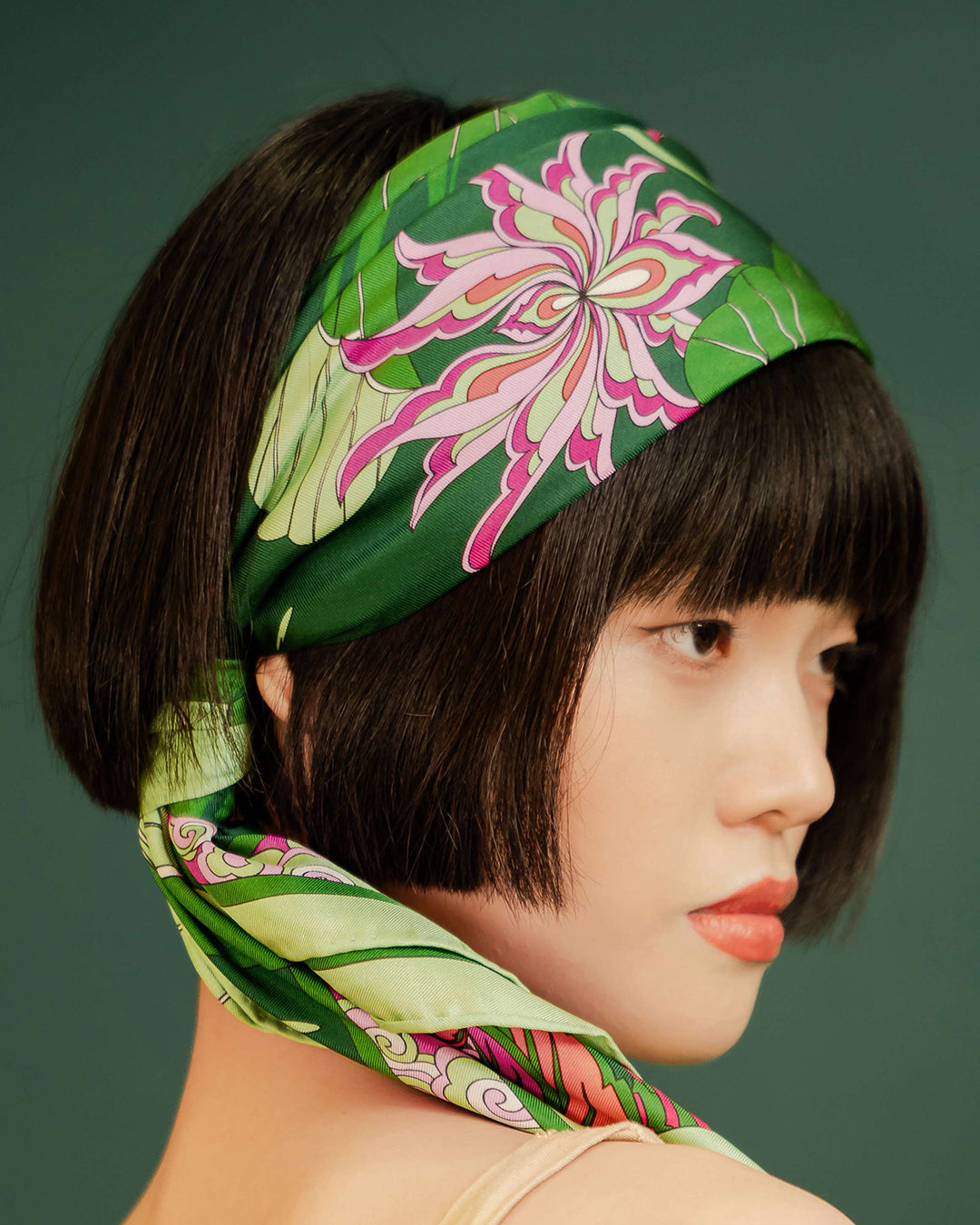 Khăn Lụa Uyên Ương Liên Hạ / Xanh Lá & Hồng / 65x65cm / 26x26in