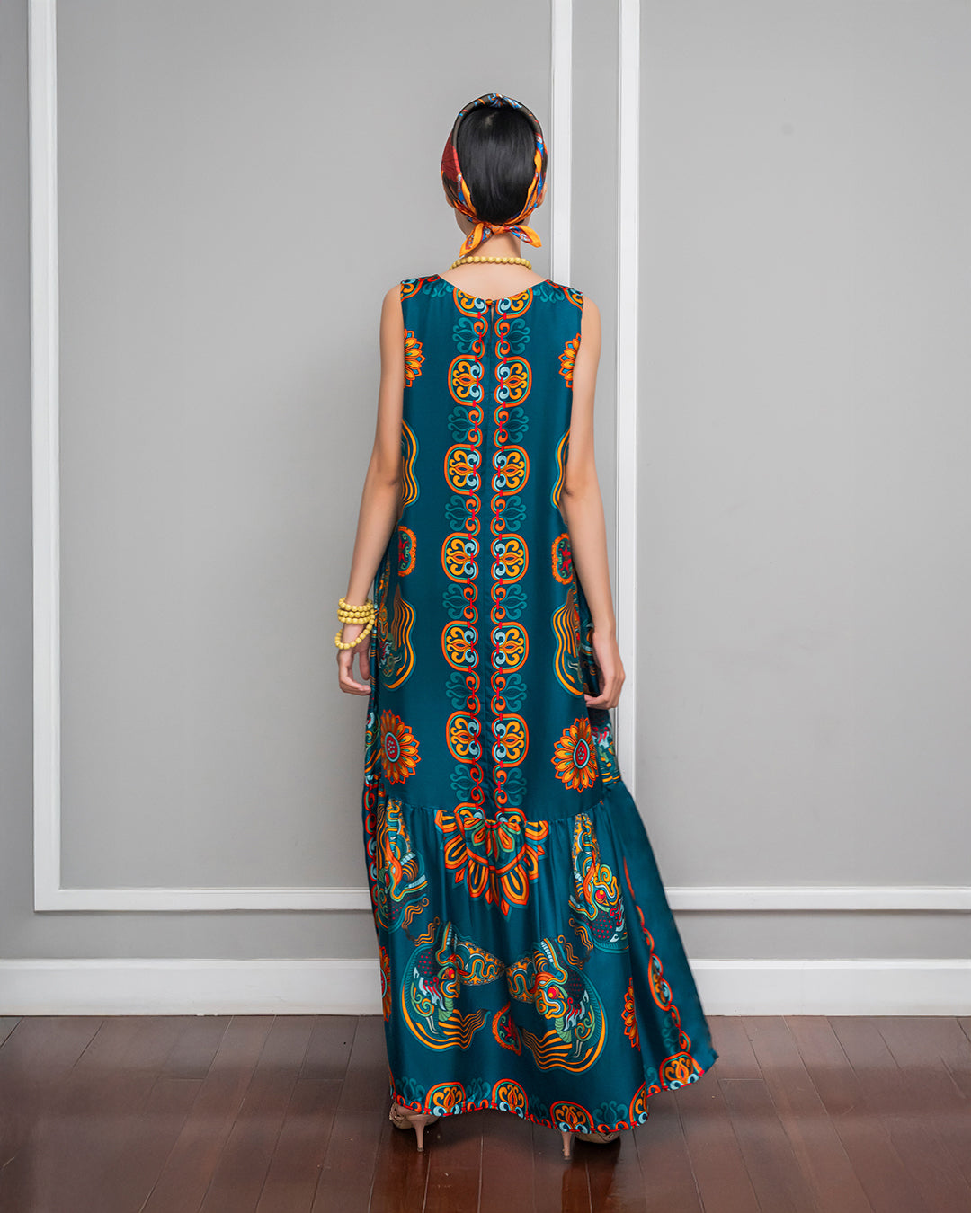 Đầm Max Boho Lụa 1970 Không Tay / Hoạ tiết Mây Hoạ Long Ân Xanh Cổ Vịt