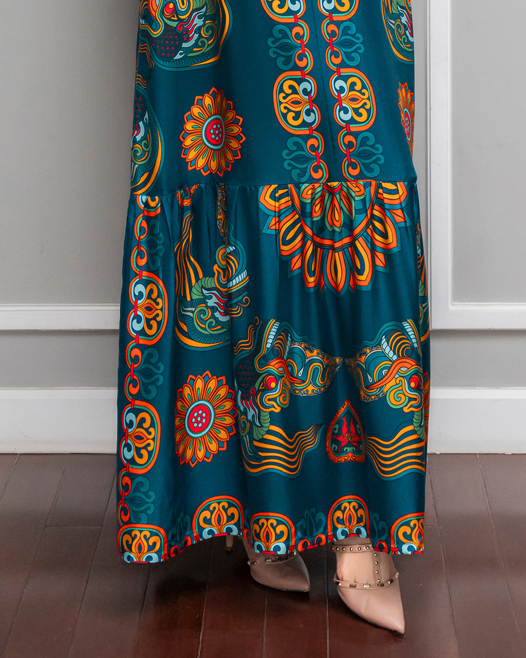 Đầm Max Boho Lụa 1970 Không Tay / Hoạ tiết Mây Hoạ Long Ân Xanh Cổ Vịt