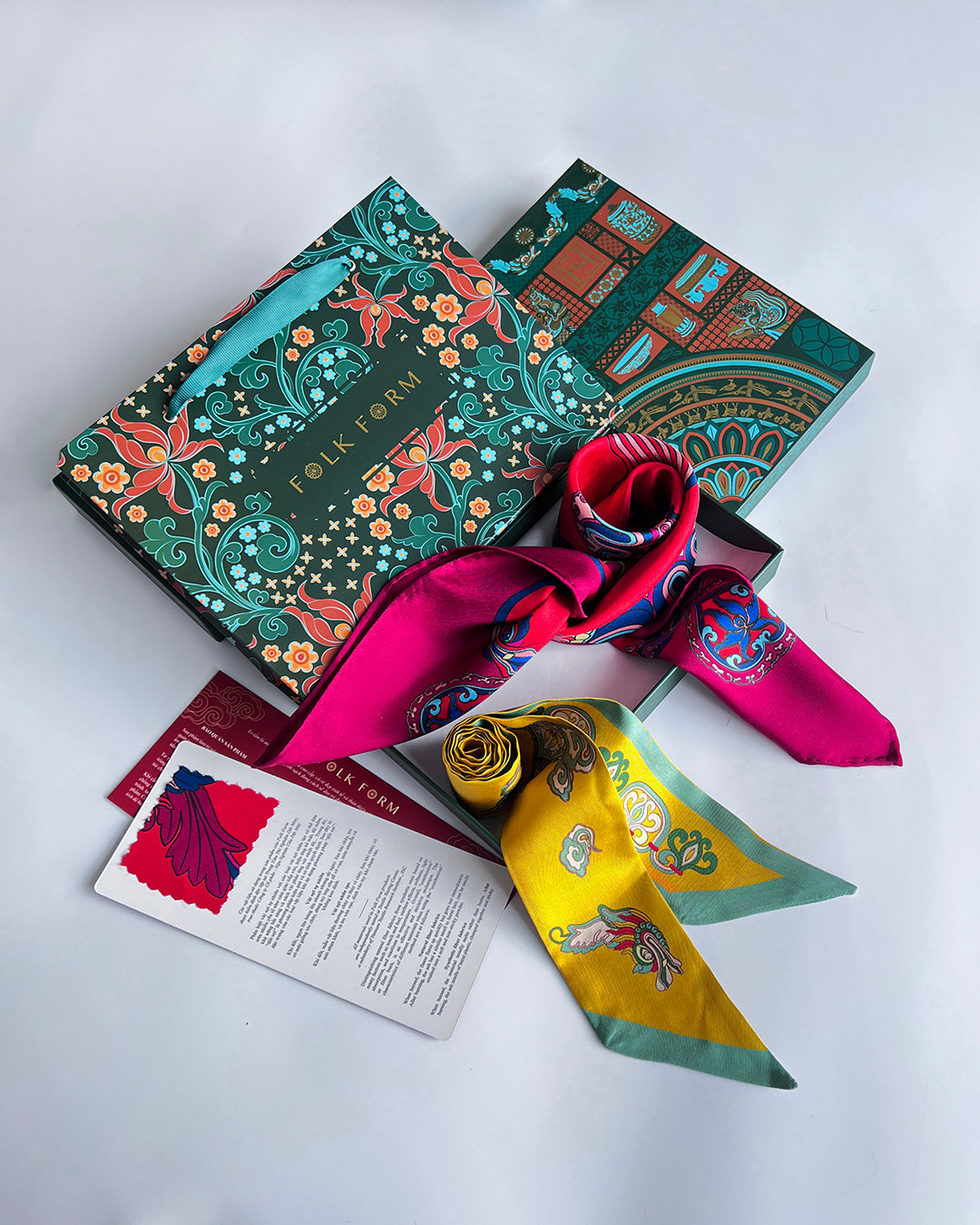 Quà Tặng Cao Cấp Tinh Sắc / Khăn Lụa Vuông Hương Vân Long Mộng / Đỏ