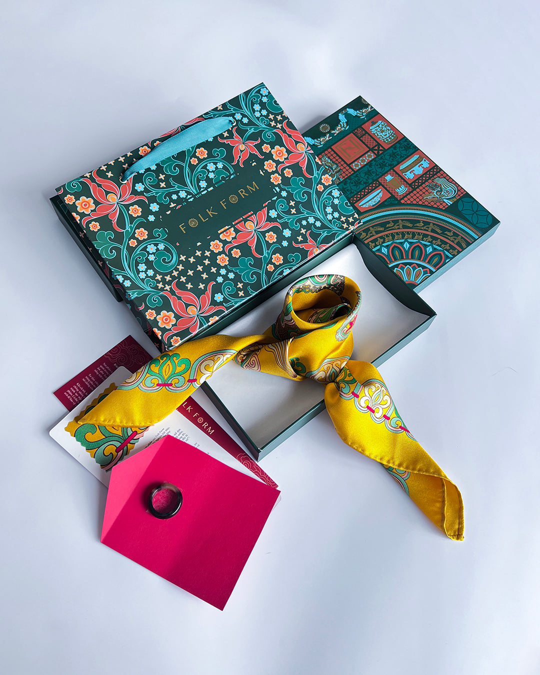 Quà Tặng Cao Cấp Tinh Nhã / Khăn Lụa Vuông Mây Hoạ Long Ân / Vàng