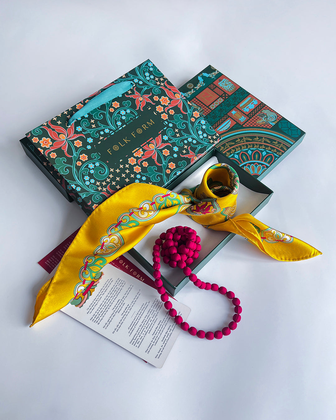 Quà Tặng Cao Cấp Tinh Ngọc / Khăn Lụa Vuông Mây Hoạ Long Ân / Vàng