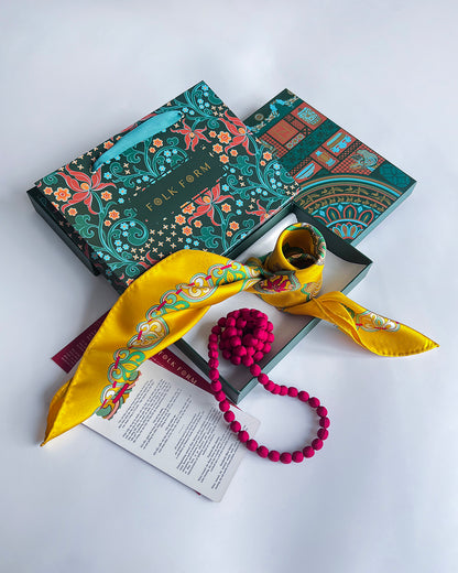 Quà Tặng Cao Cấp Tinh Ngọc / Khăn Lụa Vuông Mây Hoạ Long Ân / Vàng